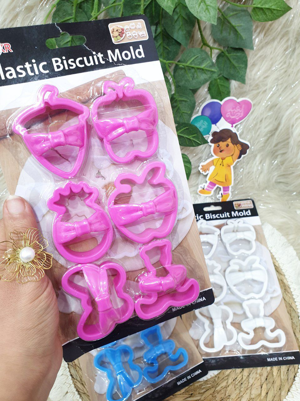 كارت يحتوي على 6 قطاعات بأحجام وأشكال مختلفة لعمل بسكويت العيد والكحك وتقطيع الفواكه