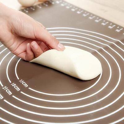 مفرش عجين سيليكون مدرج مقاس 30 في 40 سم عليه قياسات لفرد وتقطيع المعجنات.